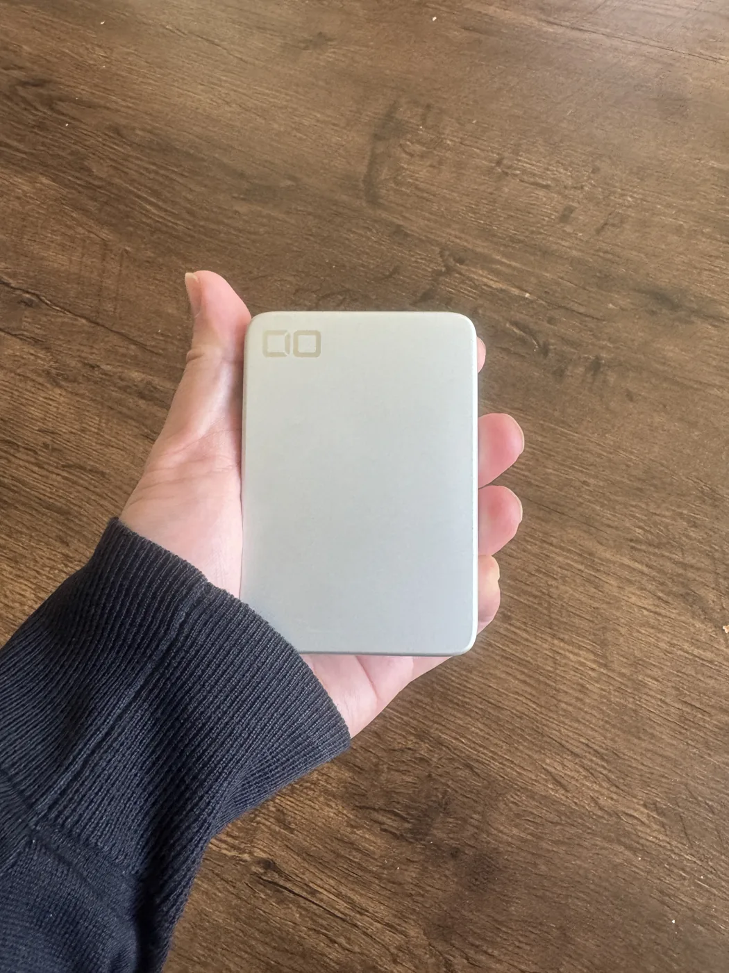 SMARTCOBY SLIMⅡ Wireless2.2 Proを手に持ったところ